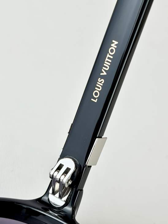 Picture of Louis Vuitton Sunglasses _SKUfw81854724fw